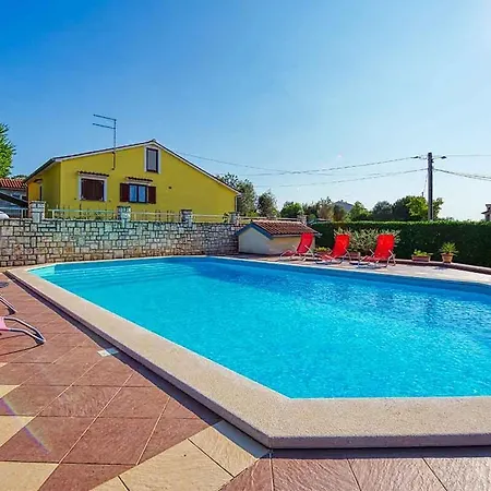 Marina 2 With Shared Pool