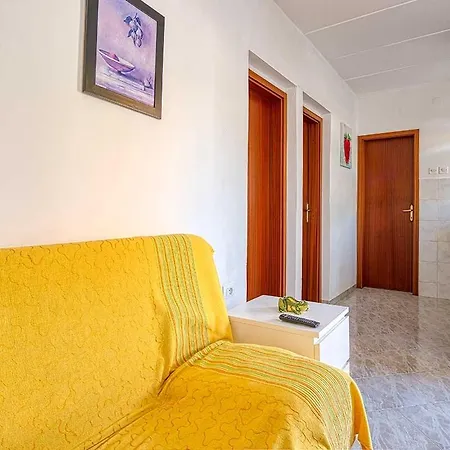 Marina 2 With Shared Pool Apartment Rovinjsko Selo