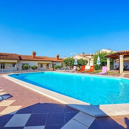 Marina 2 With Shared Pool רובינייסקו סלו