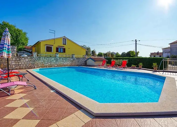 Marina 2 With Shared Pool