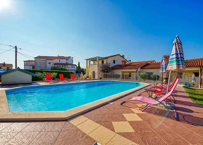 Marina 2 With Shared Pool * Rovinjsko Selo